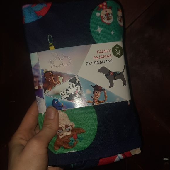 🍀3/15 🆕️ Disney Dog Christmas Shirt's - Picture 5 of 6